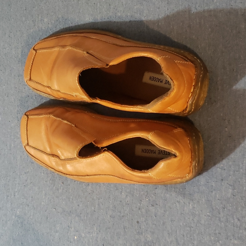 Tan casual shoes